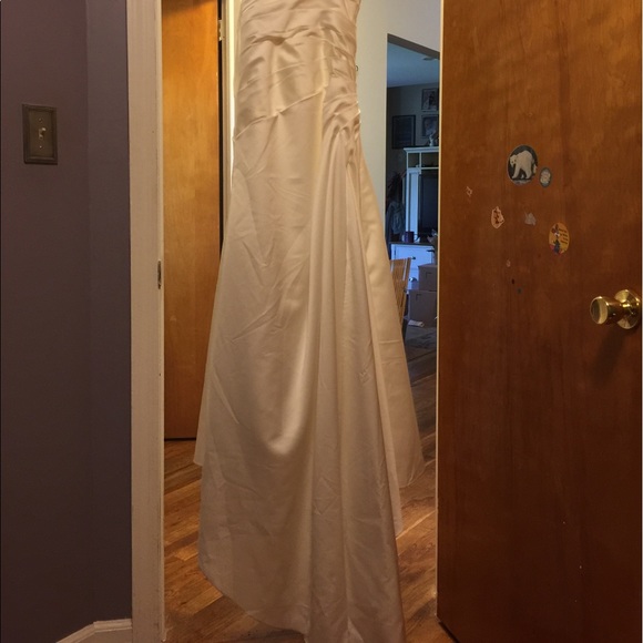 Wedding gown - Picture 6 of 6