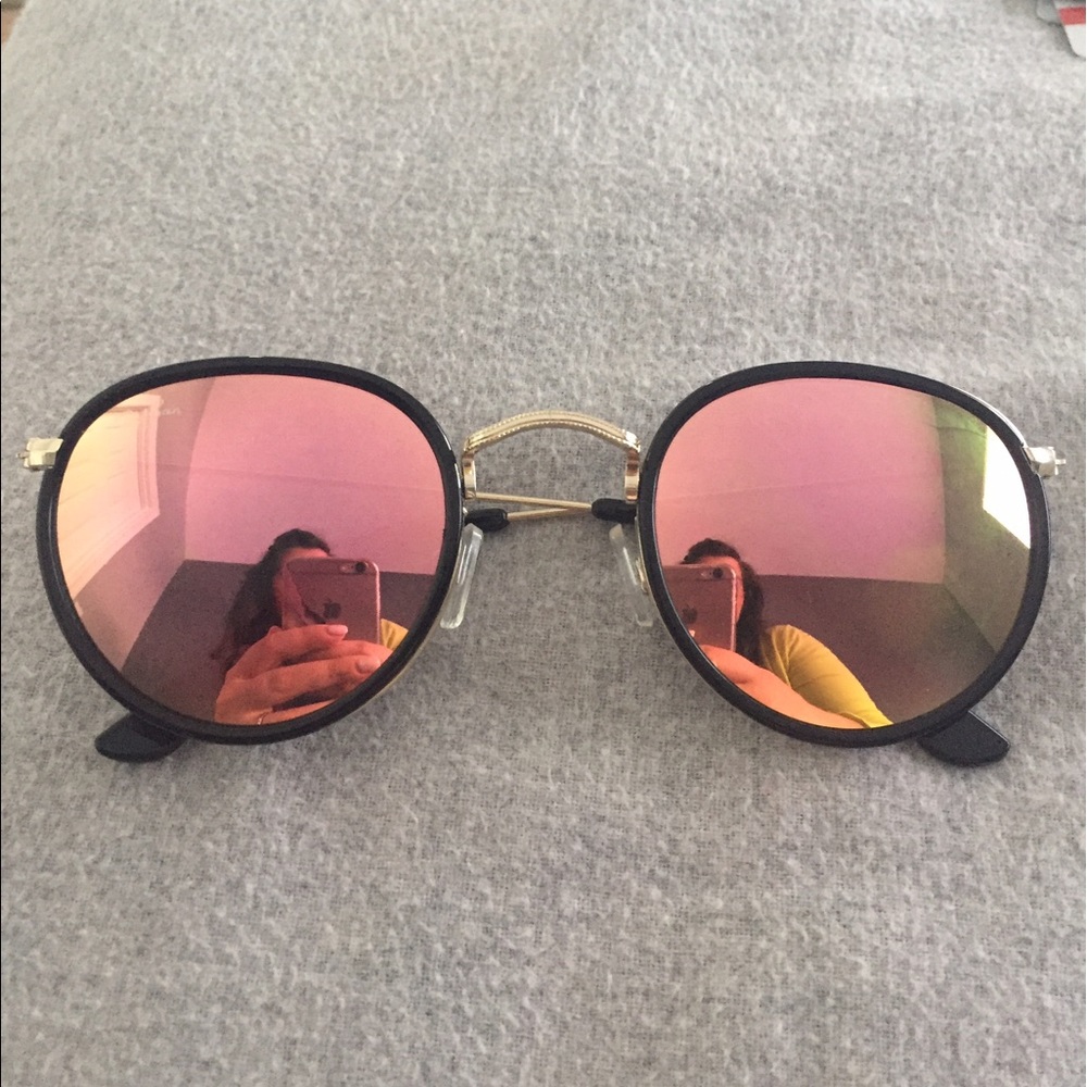 Round pink Ray Bans