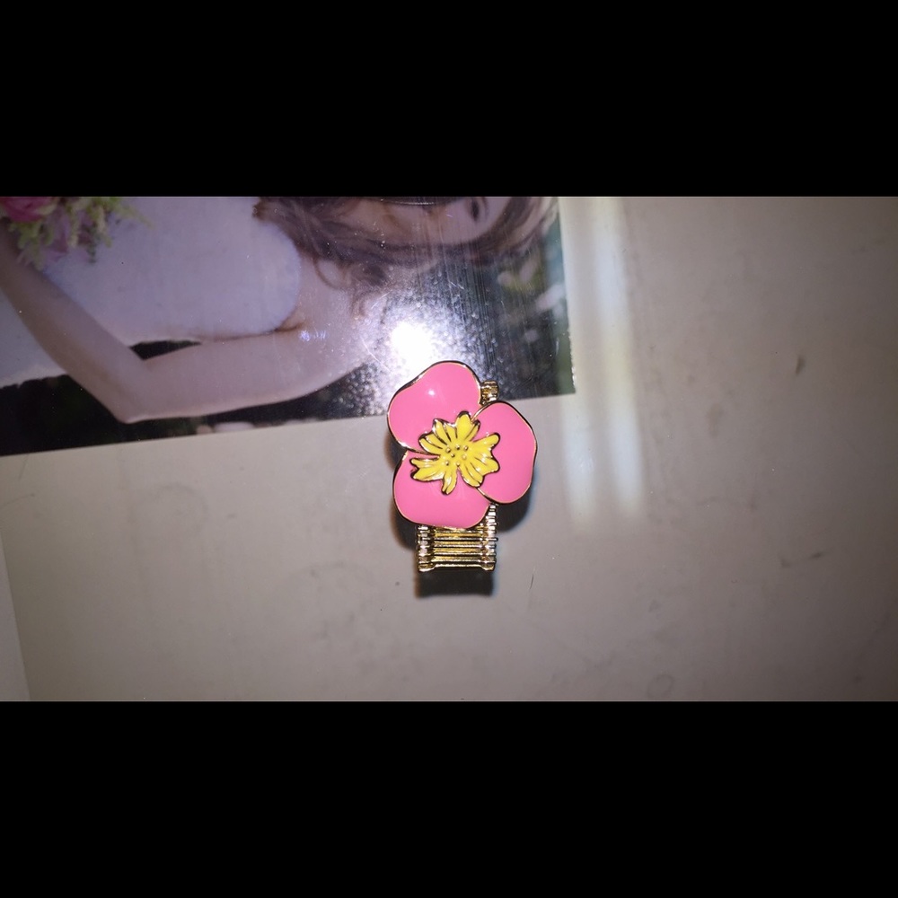 NWOT Lilly Pulitzer Flower ring