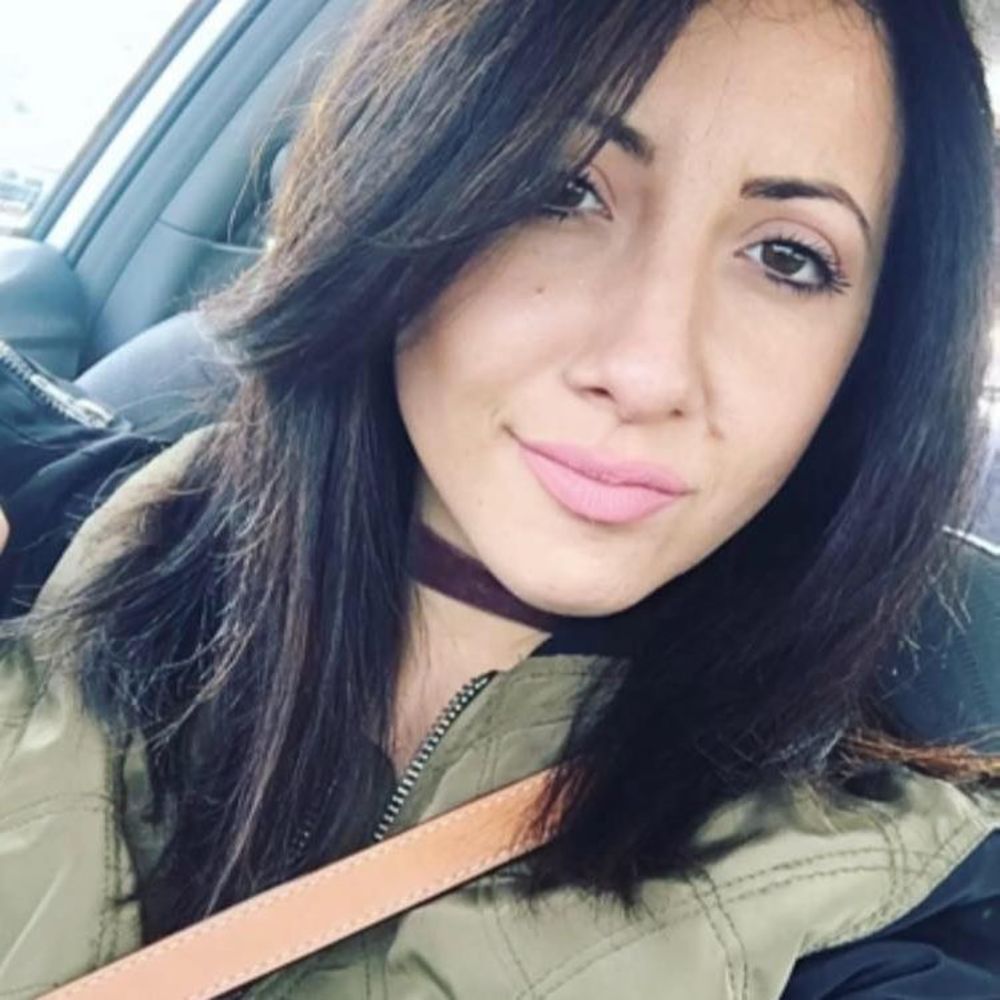 Meet your Posher, Alicia