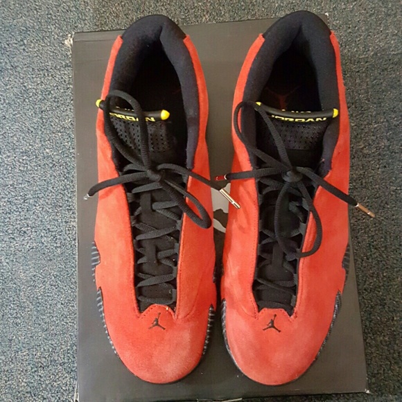 Athletic_Shoes