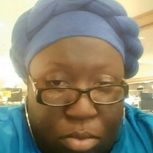 Meet your Posher, Yolanda