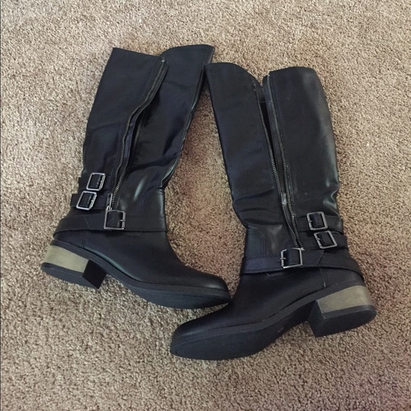 Shoes - NWOT size 8 black boots