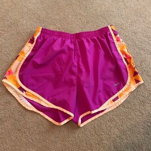 Women's Nike Tempo Shorts. Size L.