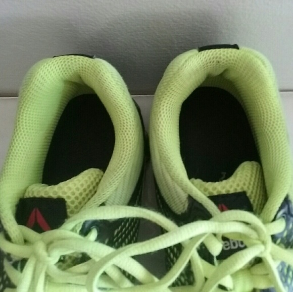 Reebok Boys Size 4 - Picture 3 of 6