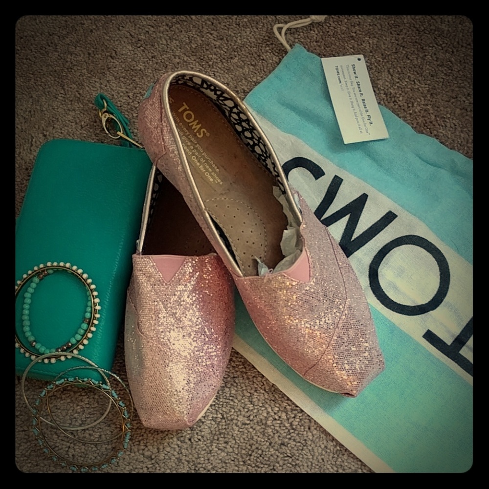 New TOMS size 9