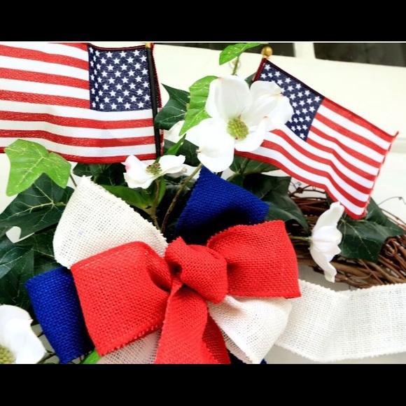 Patriotic 4th of July decoration Wreath~American Flags~Ribbon - Picture 2 of 4