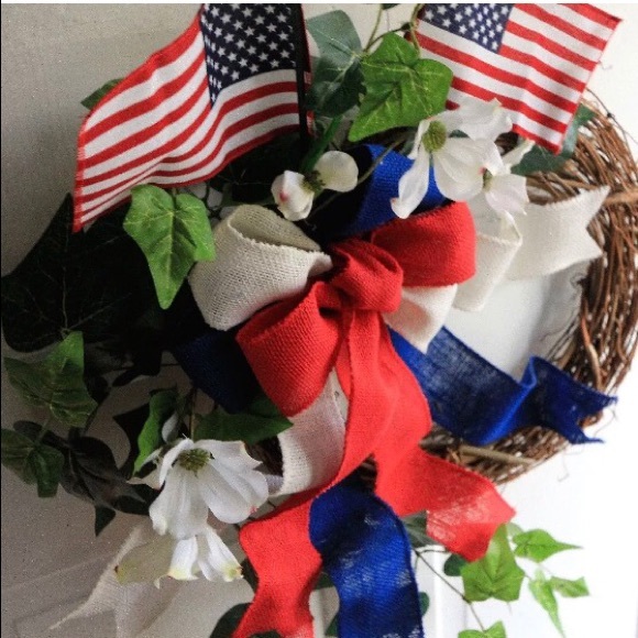 Patriotic 4th of July decoration Wreath~American Flags~Ribbon - Picture 4 of 4