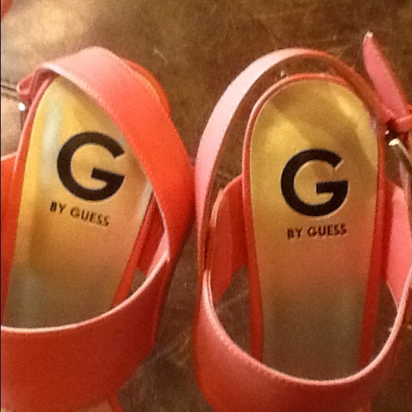Sz10 M coral color 6 inch,1-1/2 platform BY GUESS - Picture 2 of 8