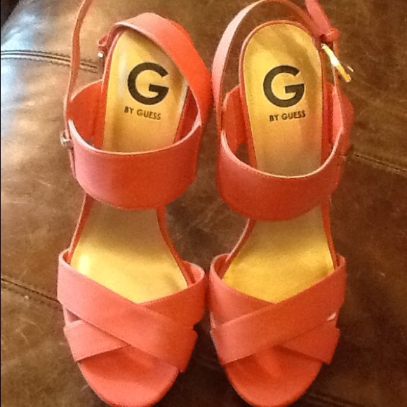 Sz10 M coral color 6 inch,1-1/2 platform BY GUESS - Picture 3 of 8