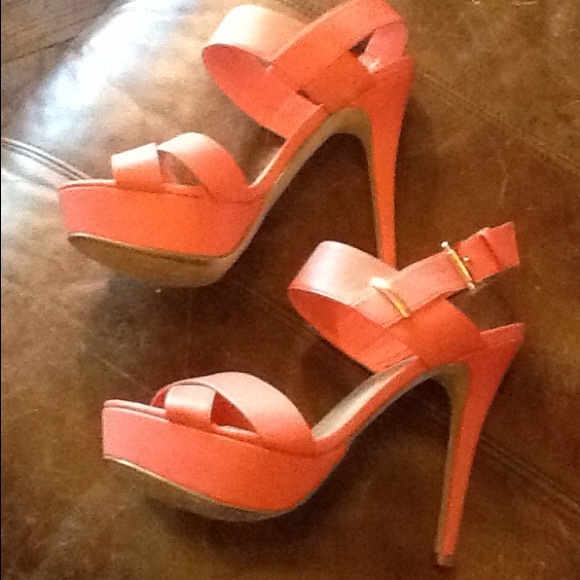 Sz10 M coral color 6 inch,1-1/2 platform BY GUESS - Picture 4 of 8