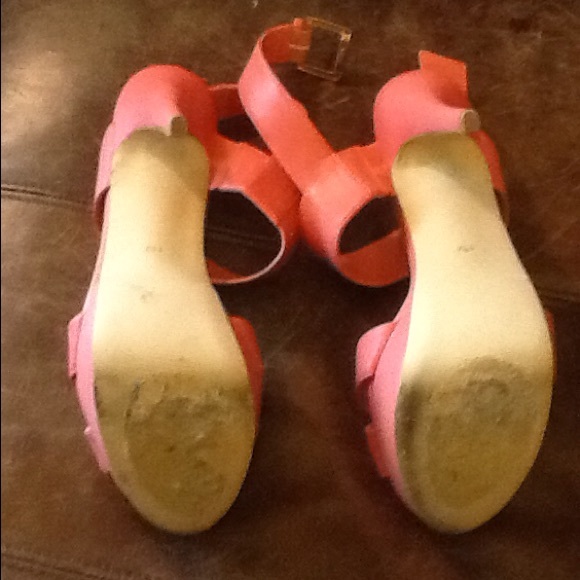 Sz10 M coral color 6 inch,1-1/2 platform BY GUESS - Picture 5 of 8