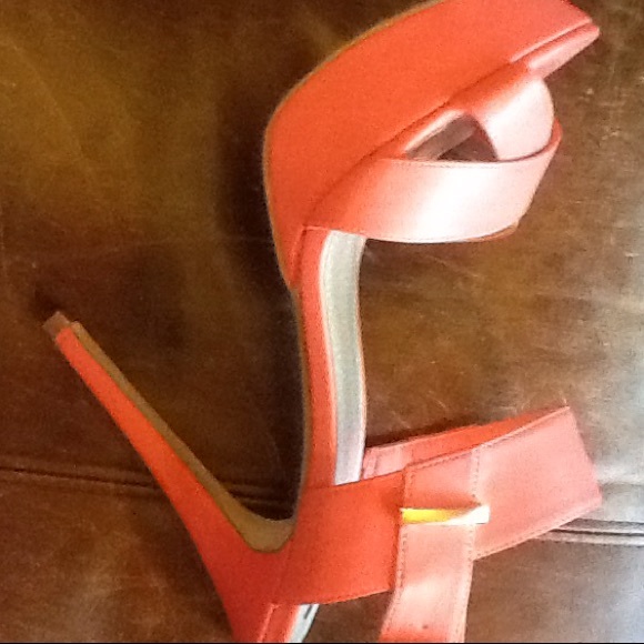 Sz10 M coral color 6 inch,1-1/2 platform BY GUESS - Picture 8 of 8