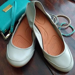 Super cute and comfortable womens Flats size 9.5