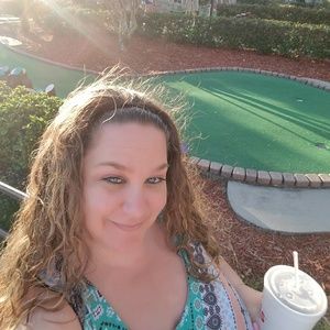 Meet your Posher, Angelique