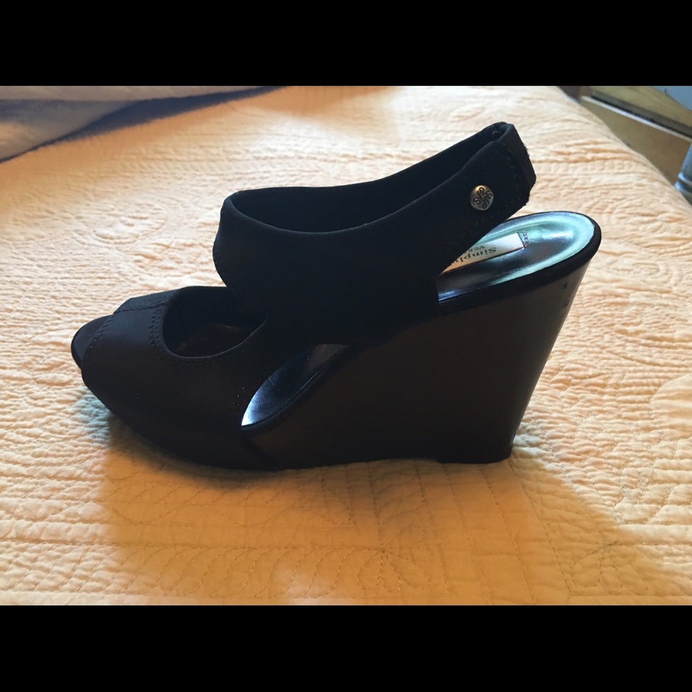 Simply Vera Vera Wang Black Wedge Shoe Size 8