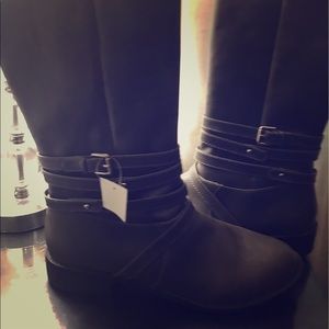 Woman size 11 Trendy York Ash Grey boots