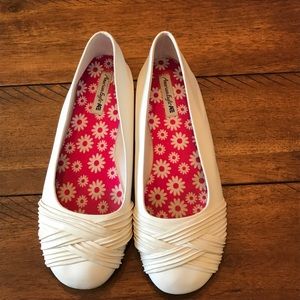 Girls off-white flats