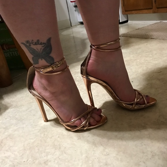 Size 5.5 rose gold heels - Picture 2 of 6