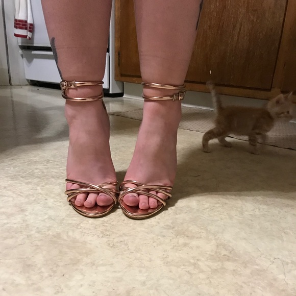 Size 5.5 rose gold heels - Picture 3 of 6