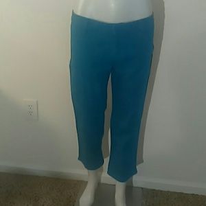 Cute turquoise cropped jeans for many occasions
