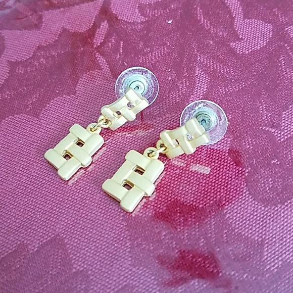Fashion Earrings - Picture 2 of 3
