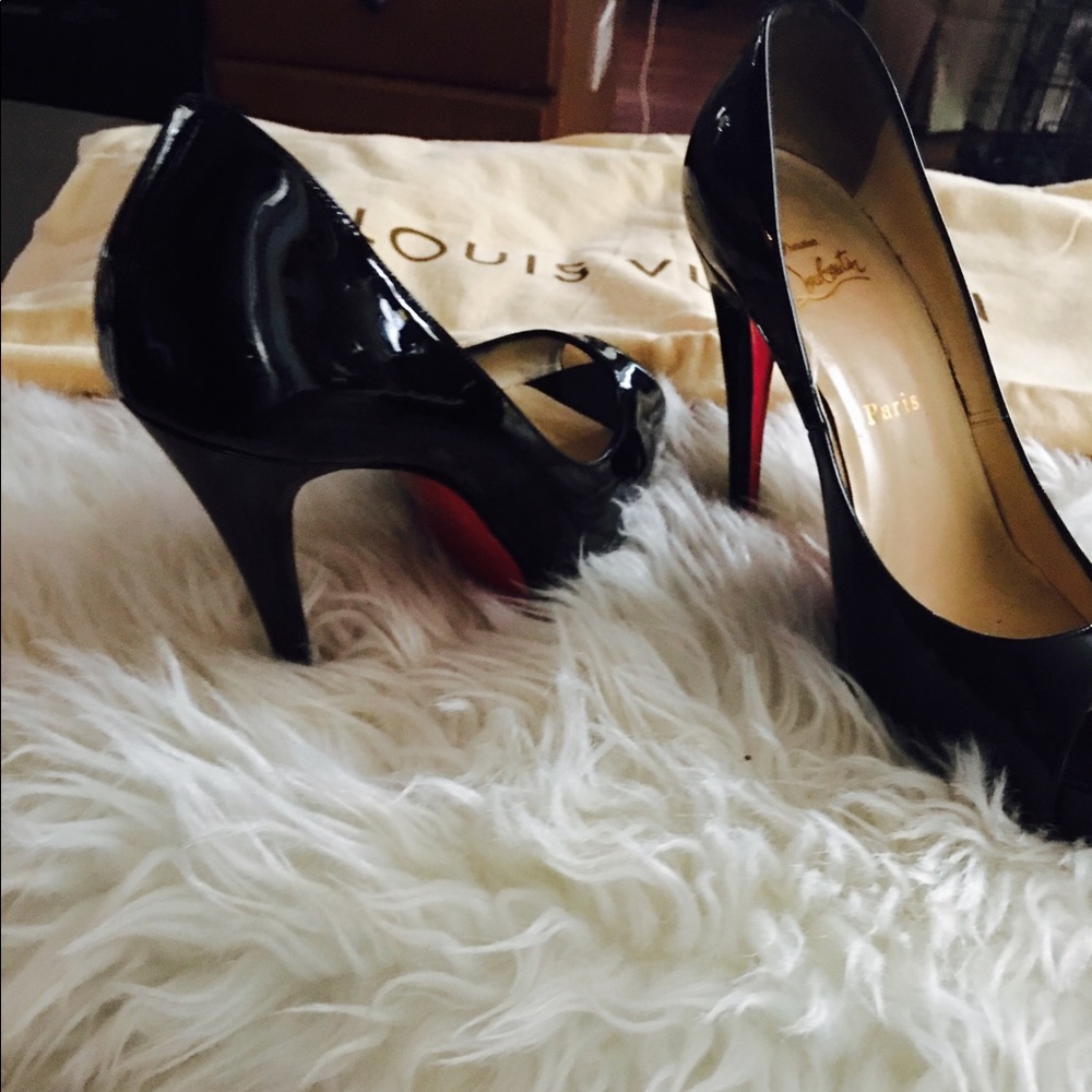 Authentic Christian Louis Vuitton peep hole