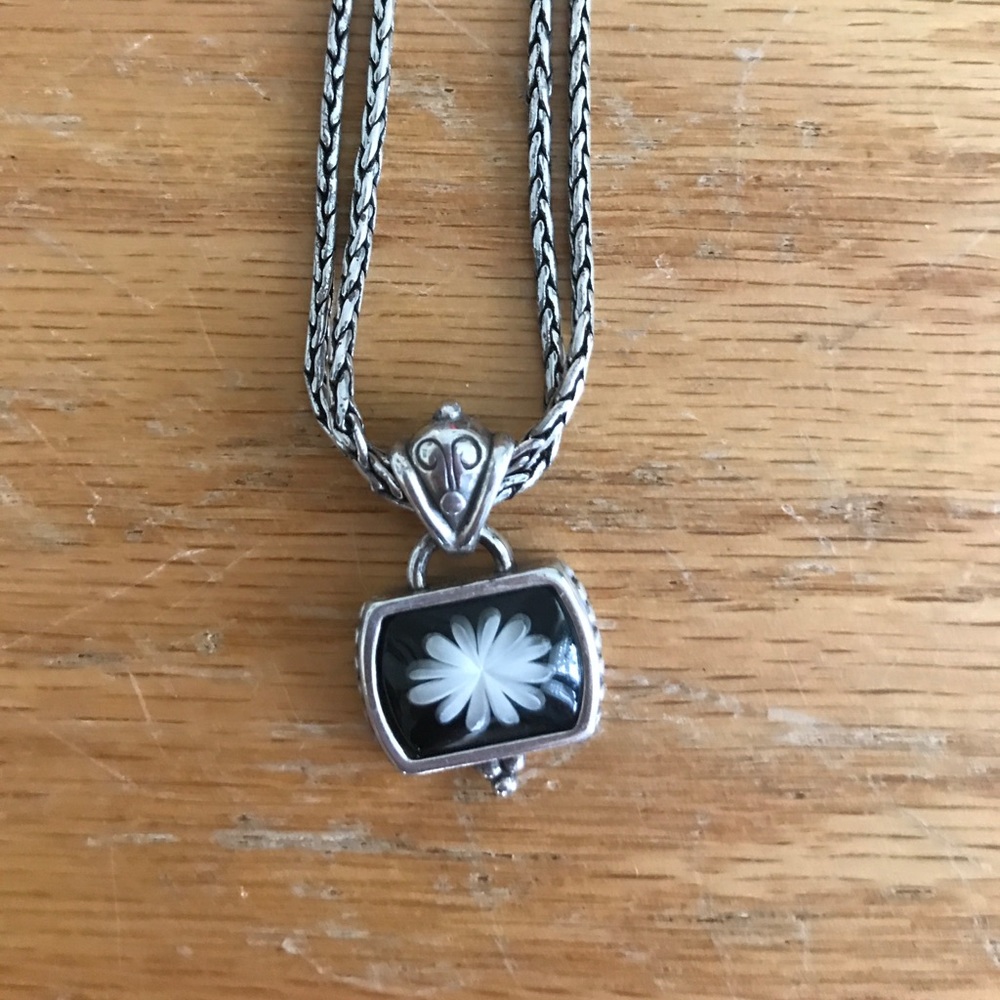 Brighton daisy necklace