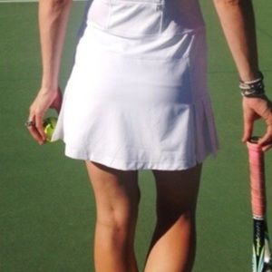 Size M- Athleta women's tennis skirt.