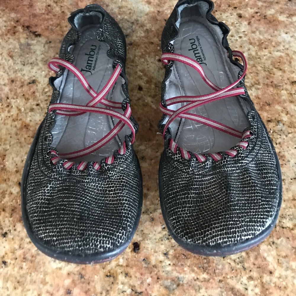 Adorable Jambu sz 7 Shoes