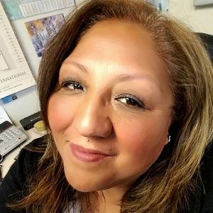 Meet your Posher, Elia