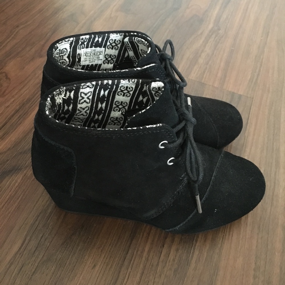 TOMS Suede Desert Wedges in black