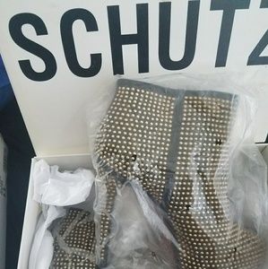🌻Price Frim 🌻 Schutz studded bootie