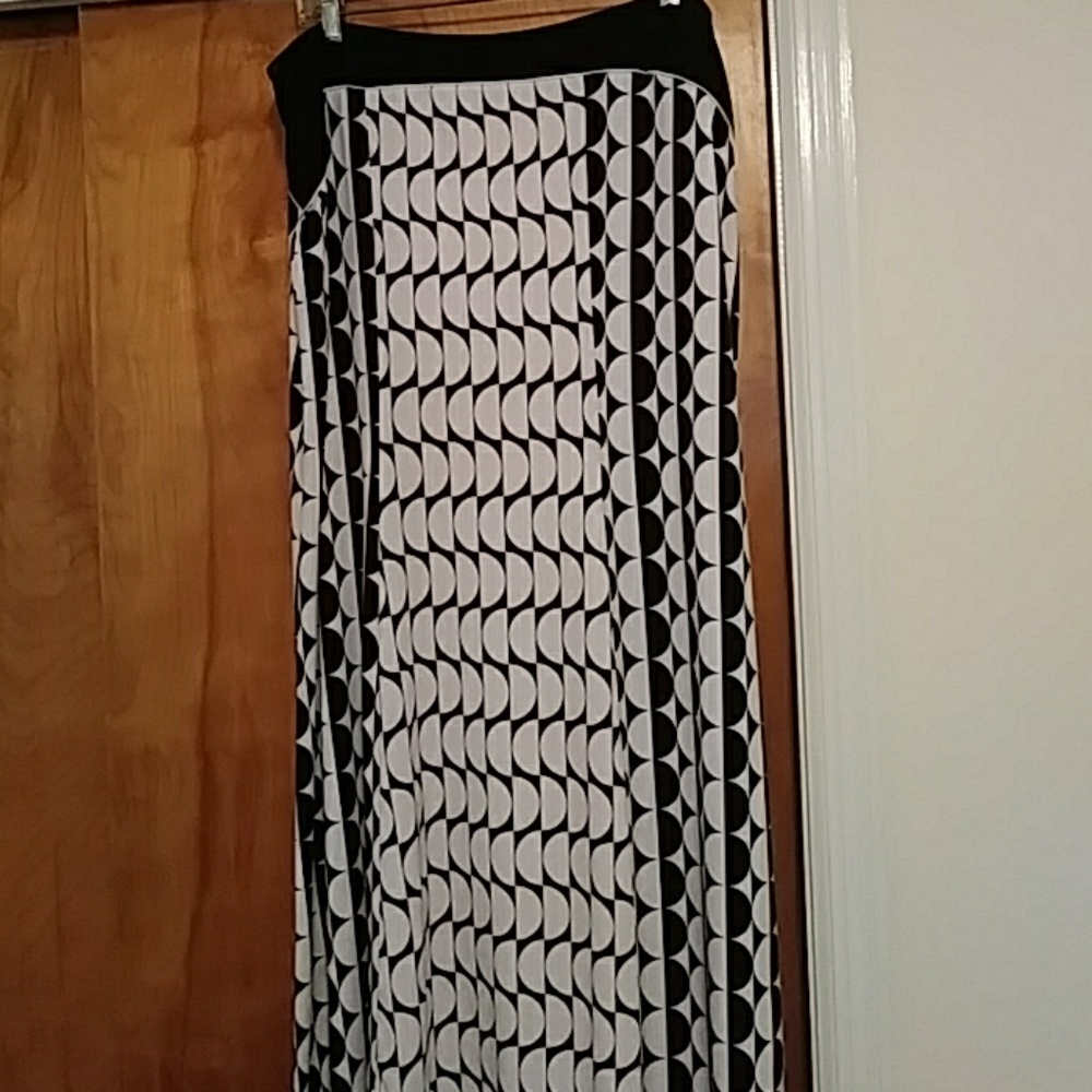 New York &co. Comfy cool skirt.