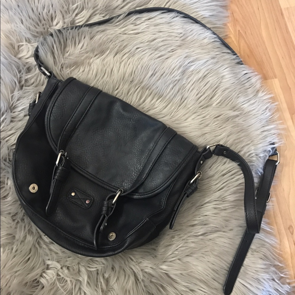 ✨HP✨{ black crossbody bag }