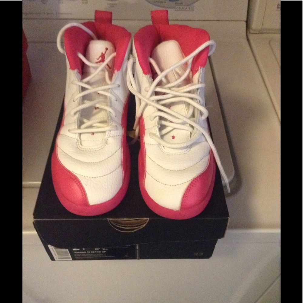 🚨SOLD🚨 Jordan Retro 12 pink & white