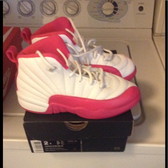 🚨SOLD🚨 Jordan Retro 12 pink & white - Picture 2 of 5