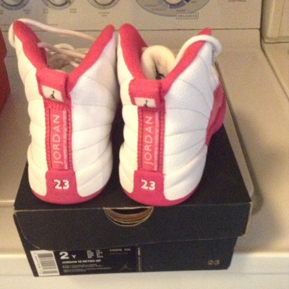 🚨SOLD🚨 Jordan Retro 12 pink & white - Picture 3 of 5