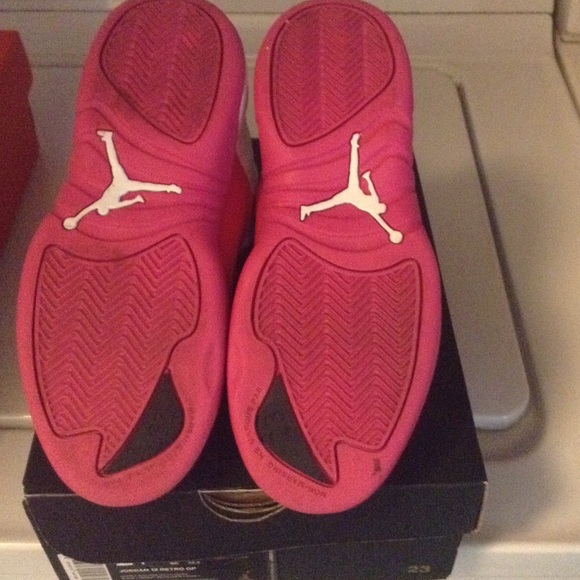 🚨SOLD🚨 Jordan Retro 12 pink & white - Picture 4 of 5