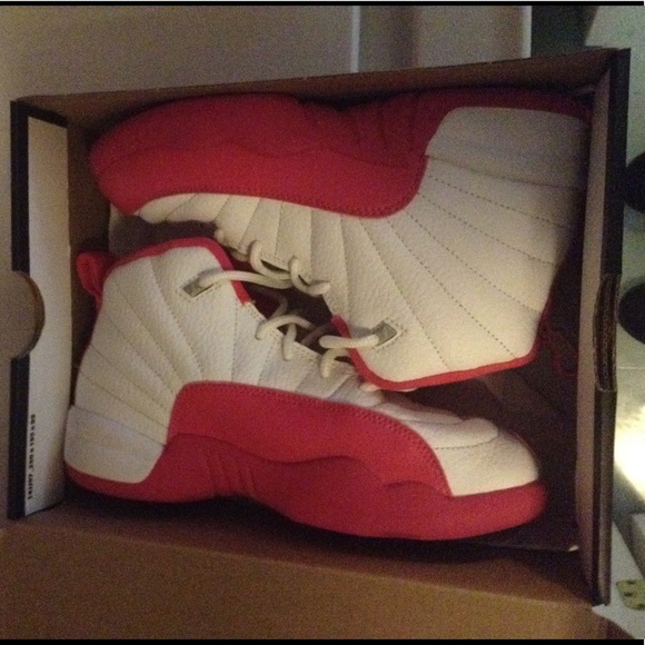 🚨SOLD🚨 Jordan Retro 12 pink & white - Picture 5 of 5