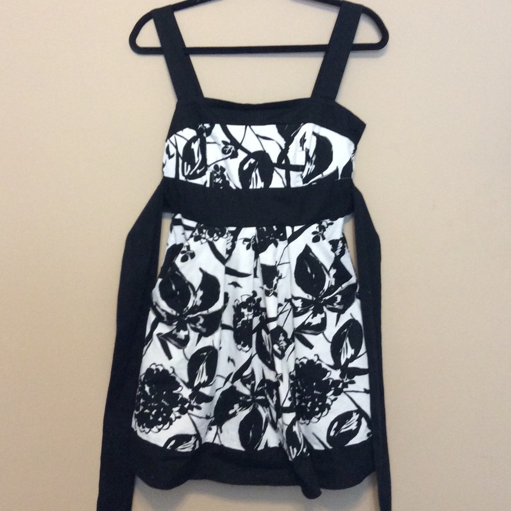 Sz 7 like New Short Tie-Back Dress