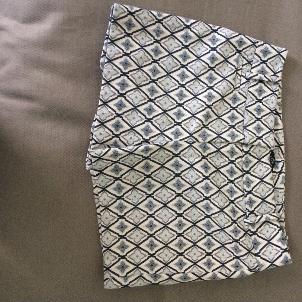 Blue jacquard printed shorts