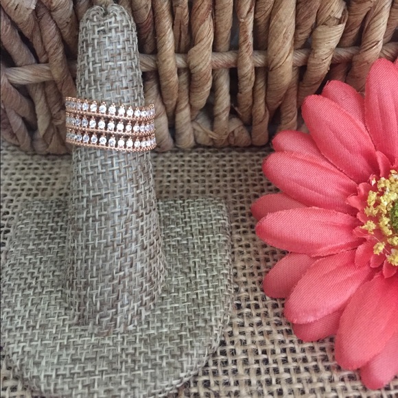 Jewelry - Sz 5 Simulated Diamond Band