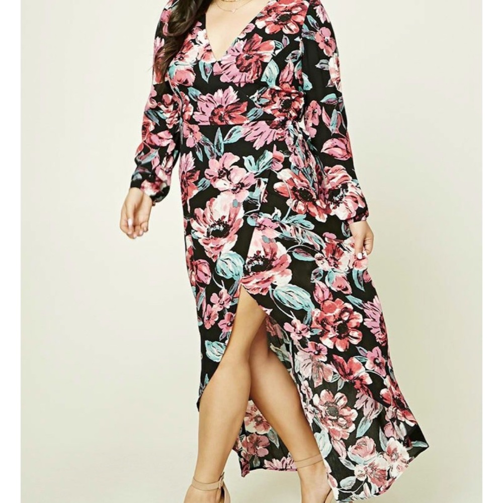 Beautiful floral summer weight maxi dress