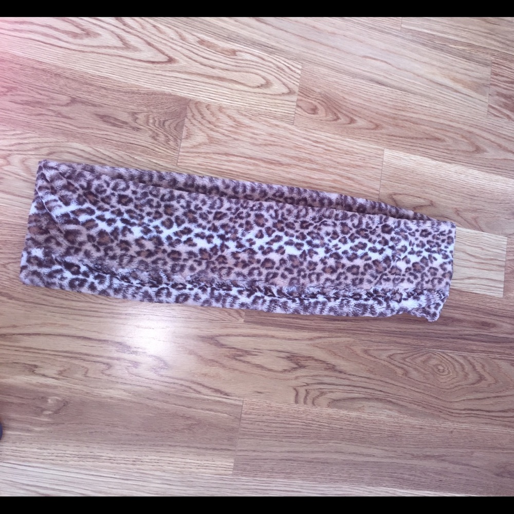 Leopard infinity scarf