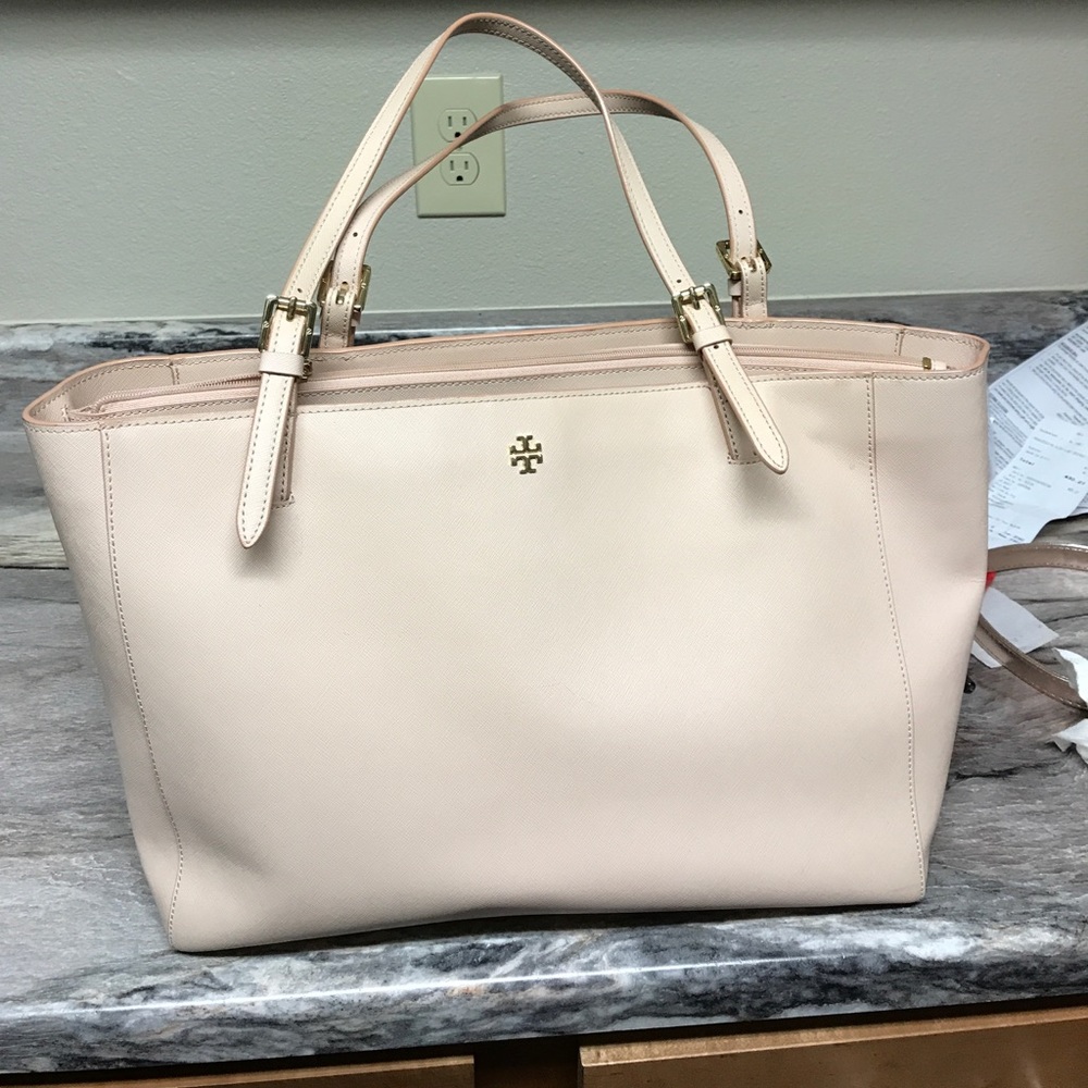 Tory Burch York Buckle Tote (LIGHT OAK)