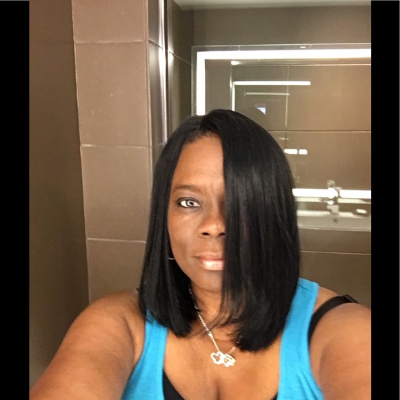 Meet your Poshmarker - Picture 4 of 4