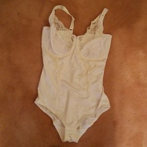 ONE PIECE SHAPEWEAR, NEVER BEEN WORN OR TRIED ON