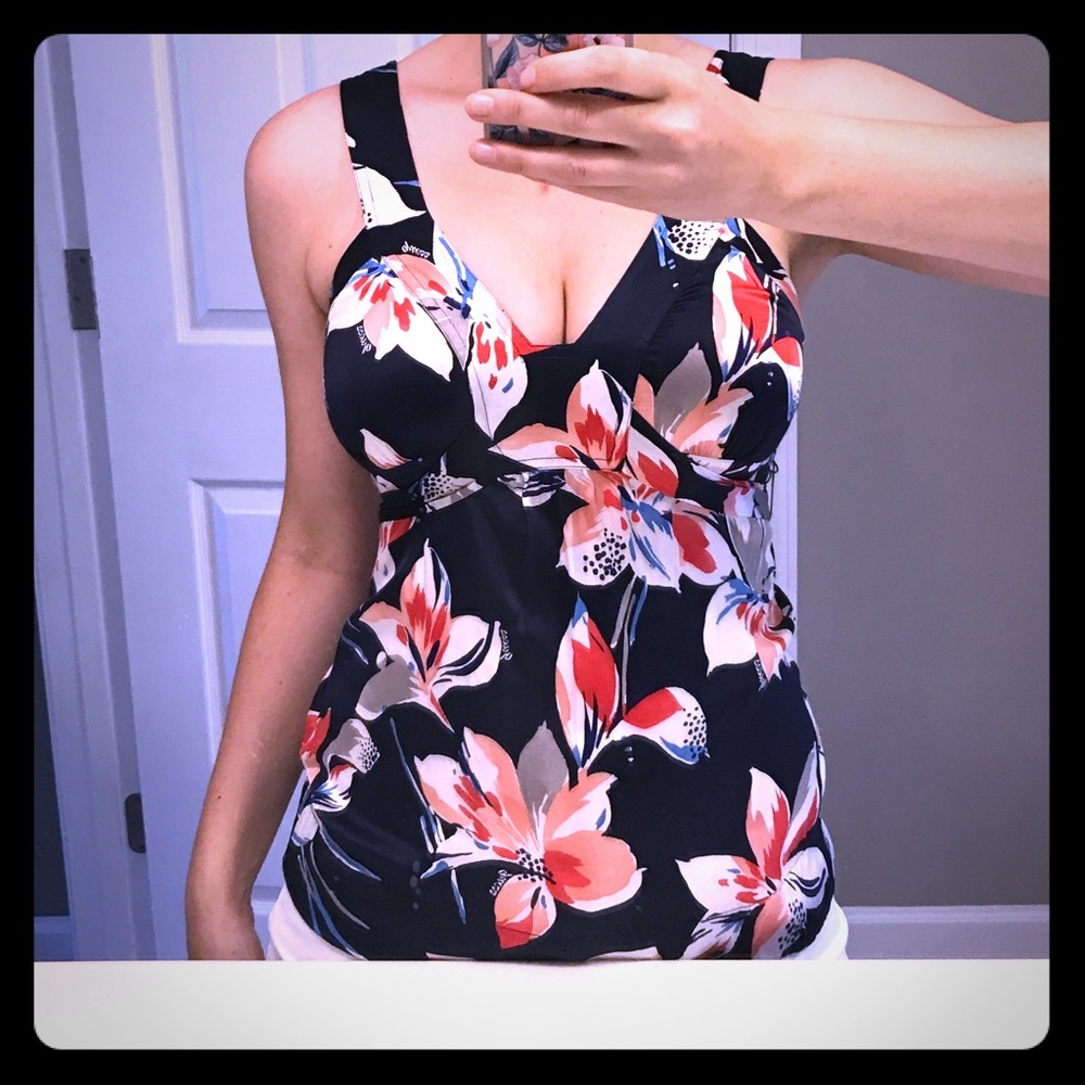 Gorgeous Guess tank size small