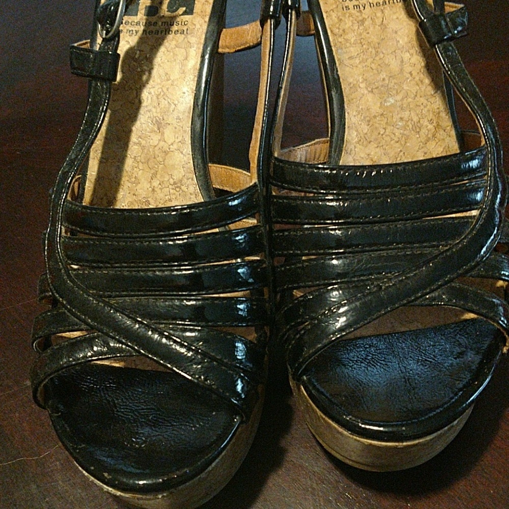 Patent wedge with cork